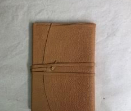 Δερμάτινο σημειωτάριο Α5 (14,8Χ21εκ.) με 120 σελίδες μη-όξινο χαρτί 80γρ
